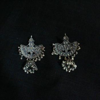 ANTIQUE STYLE EARRING