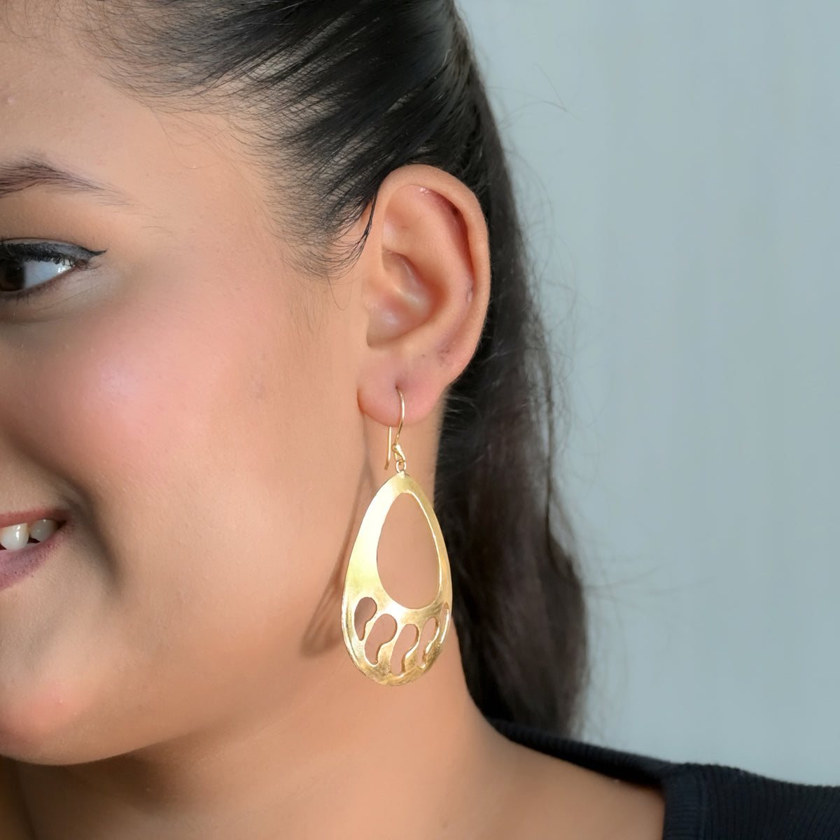 TEARDROP DESIGNER EARRING