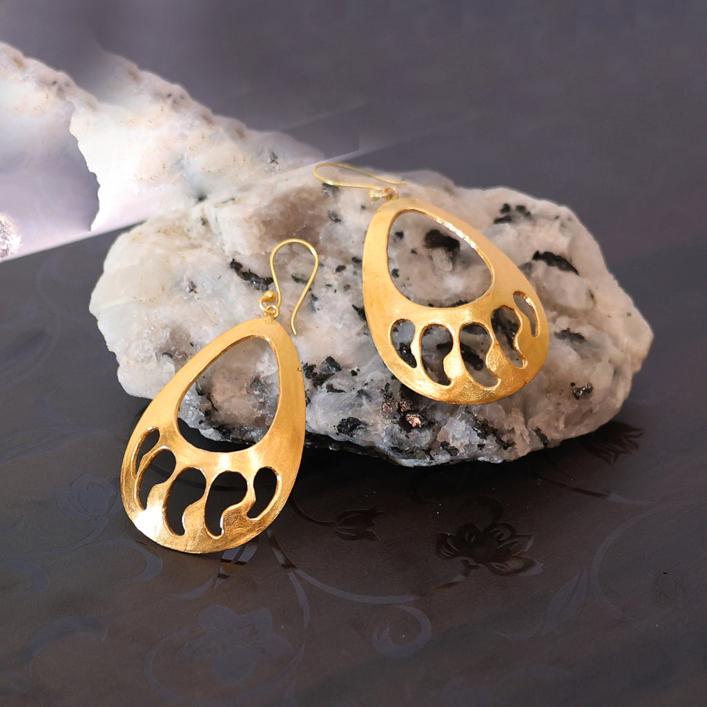 TEARDROP DESIGNER EARRING