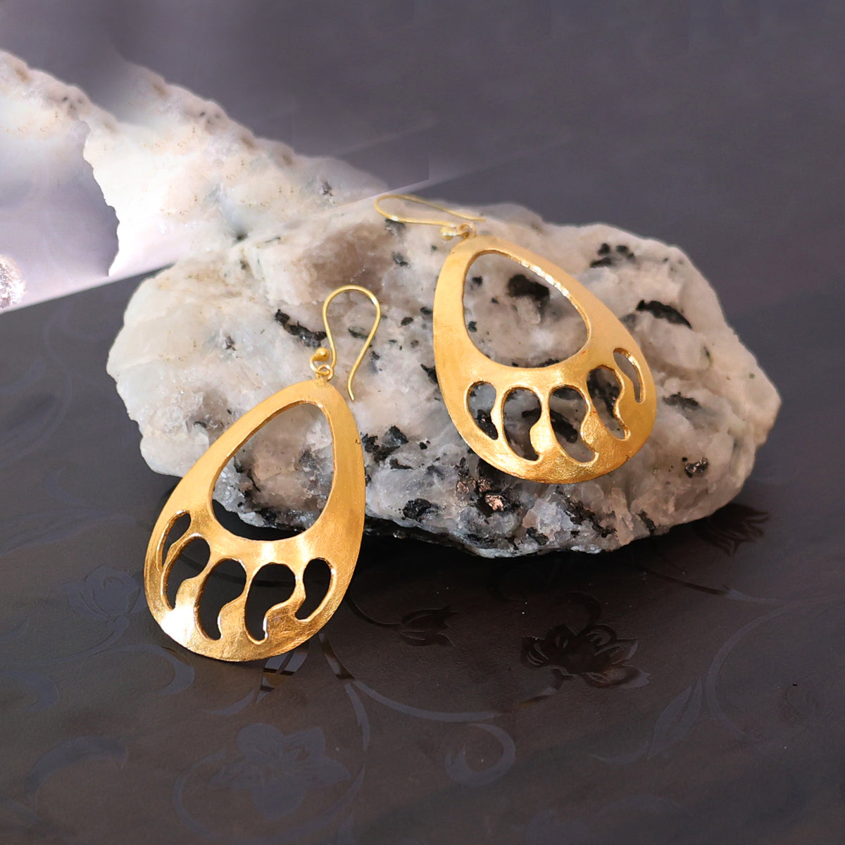 TEARDROP DESIGNER EARRING