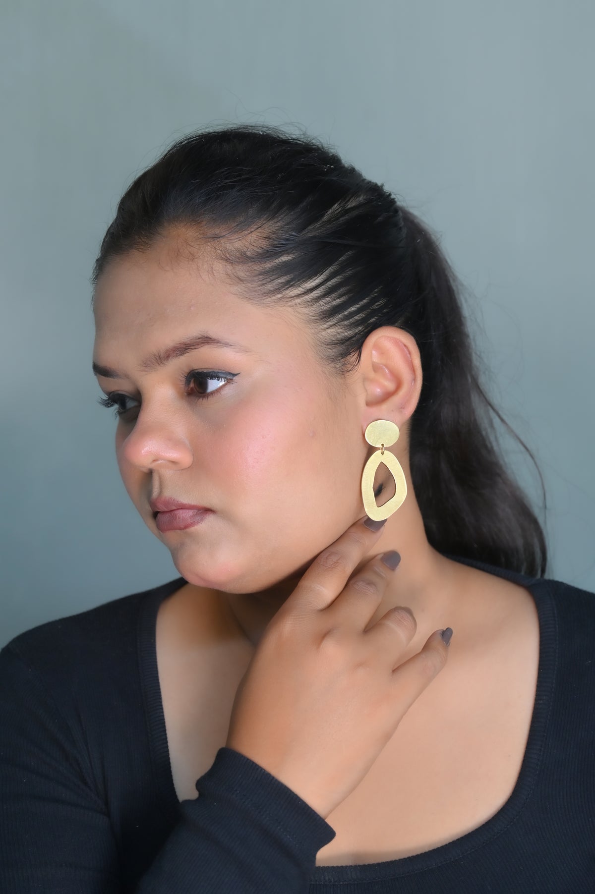 EXAGGERATED DESIGNER EARRING