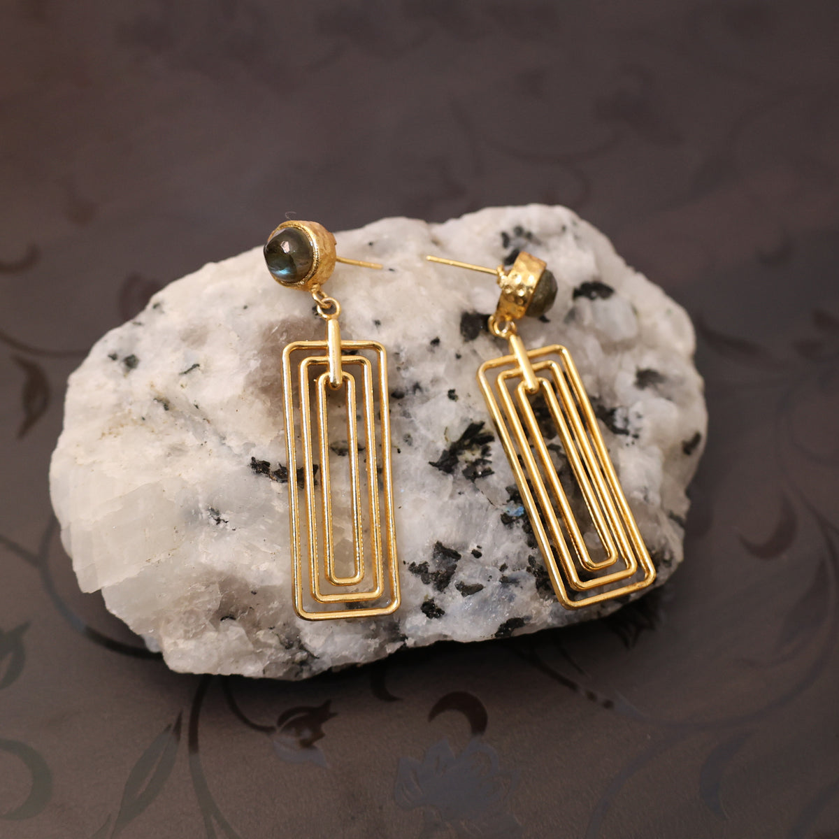 VINTAGE CHROME DESIGNER EARRING