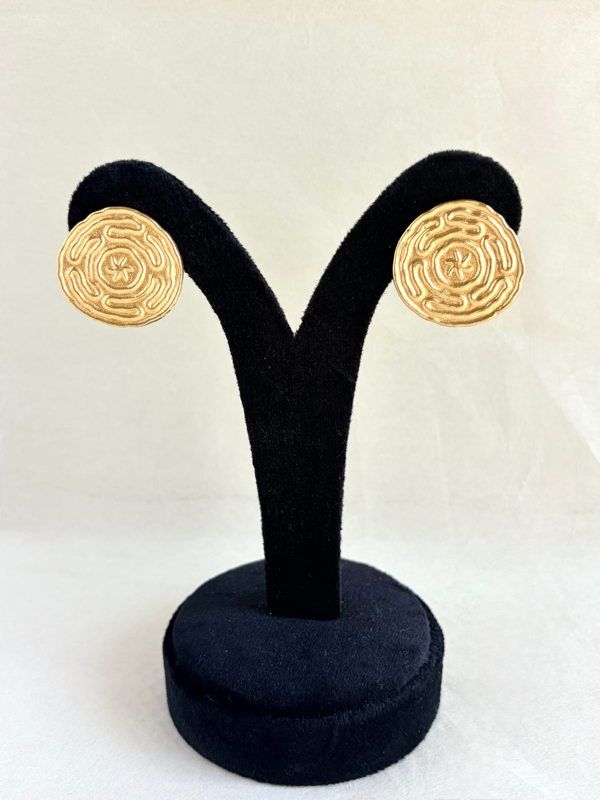 NIKAL FREE GOLD PLATED DESIGNER STUDS BGE0035