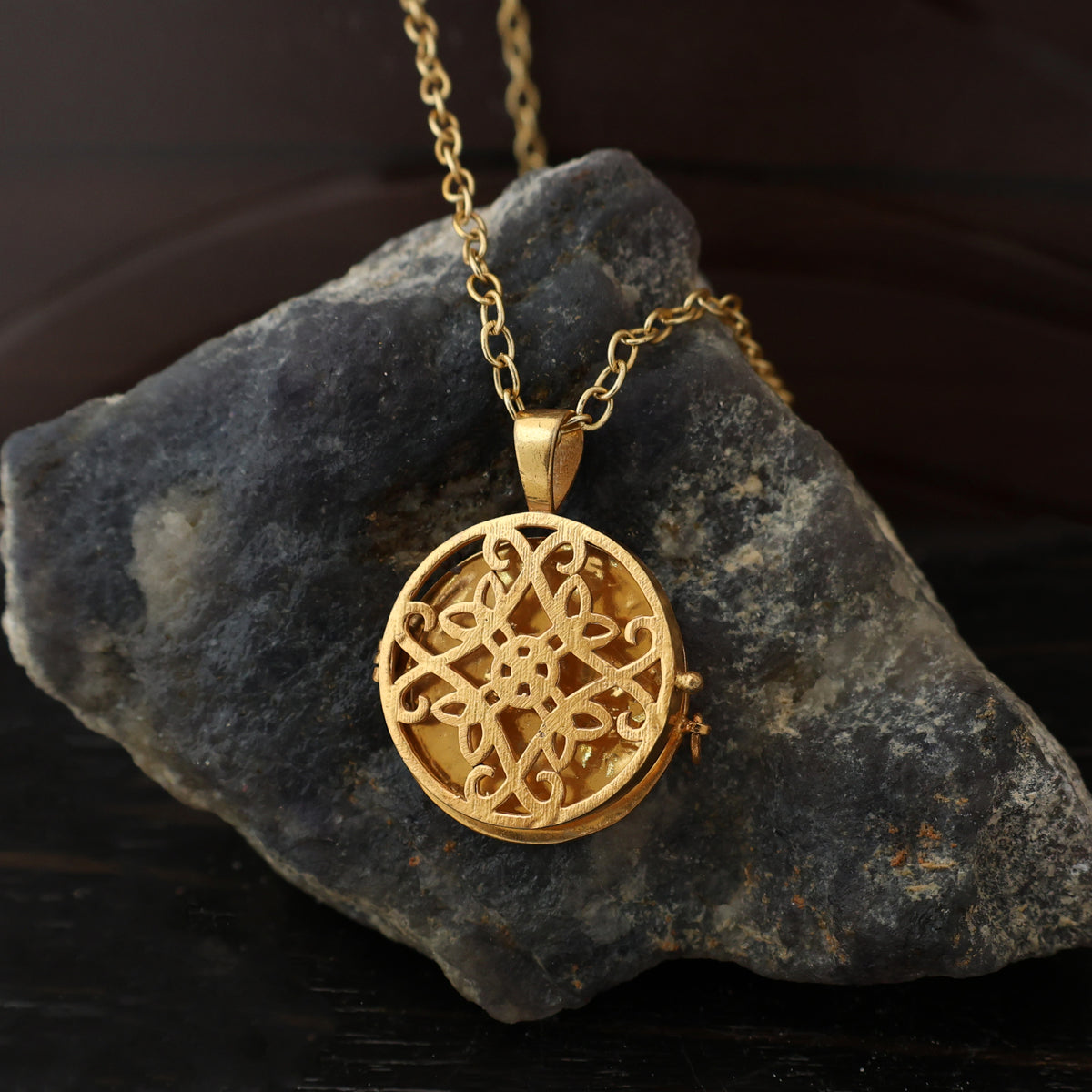 OPEN BOX NECKLACE
