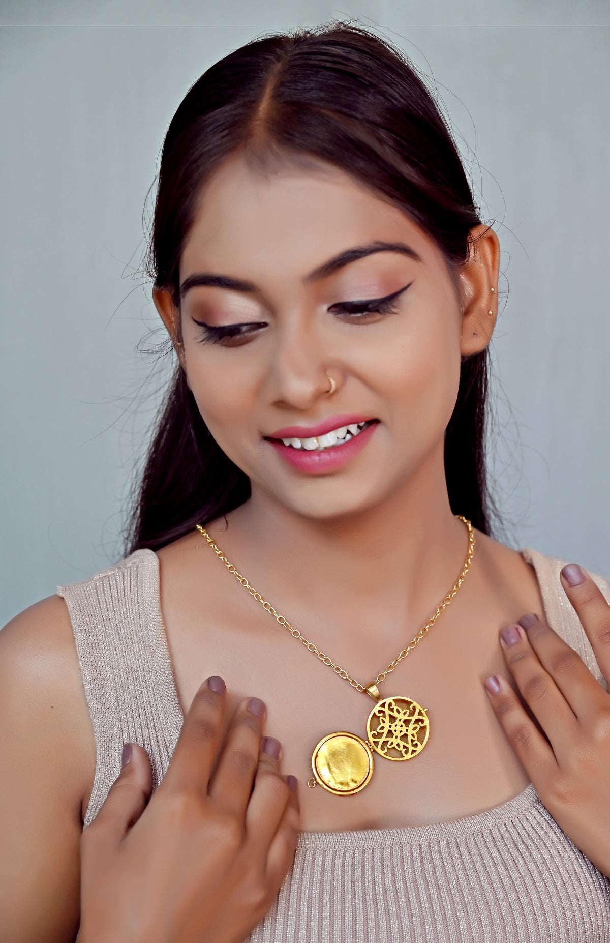 OPEN BOX NECKLACE