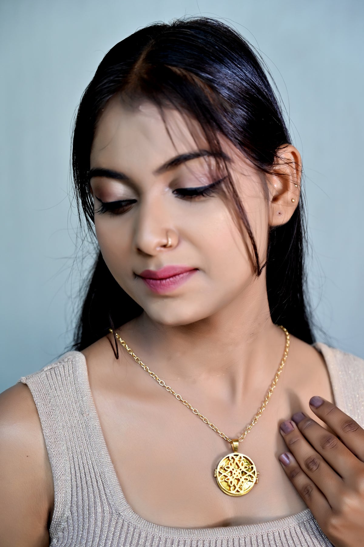 OPEN BOX NECKLACE