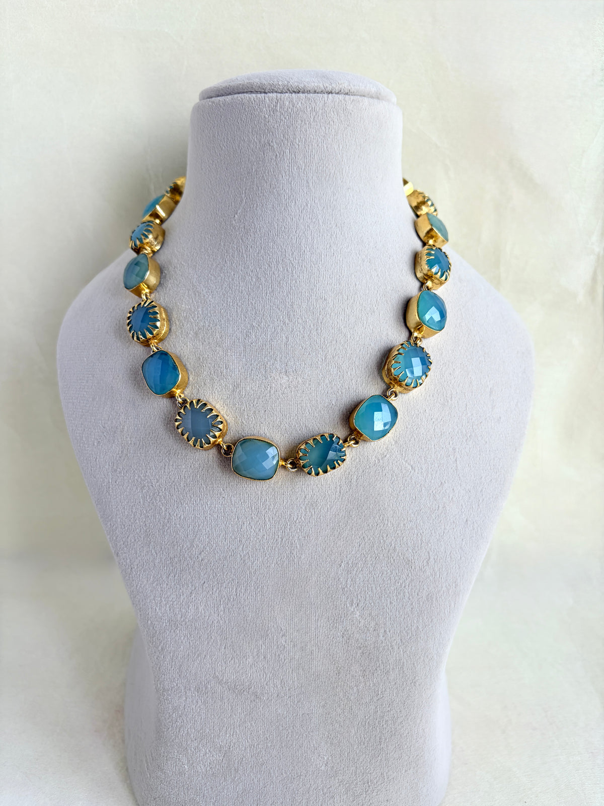 BLUE CALCHE STONE NECKLACE EEN0133