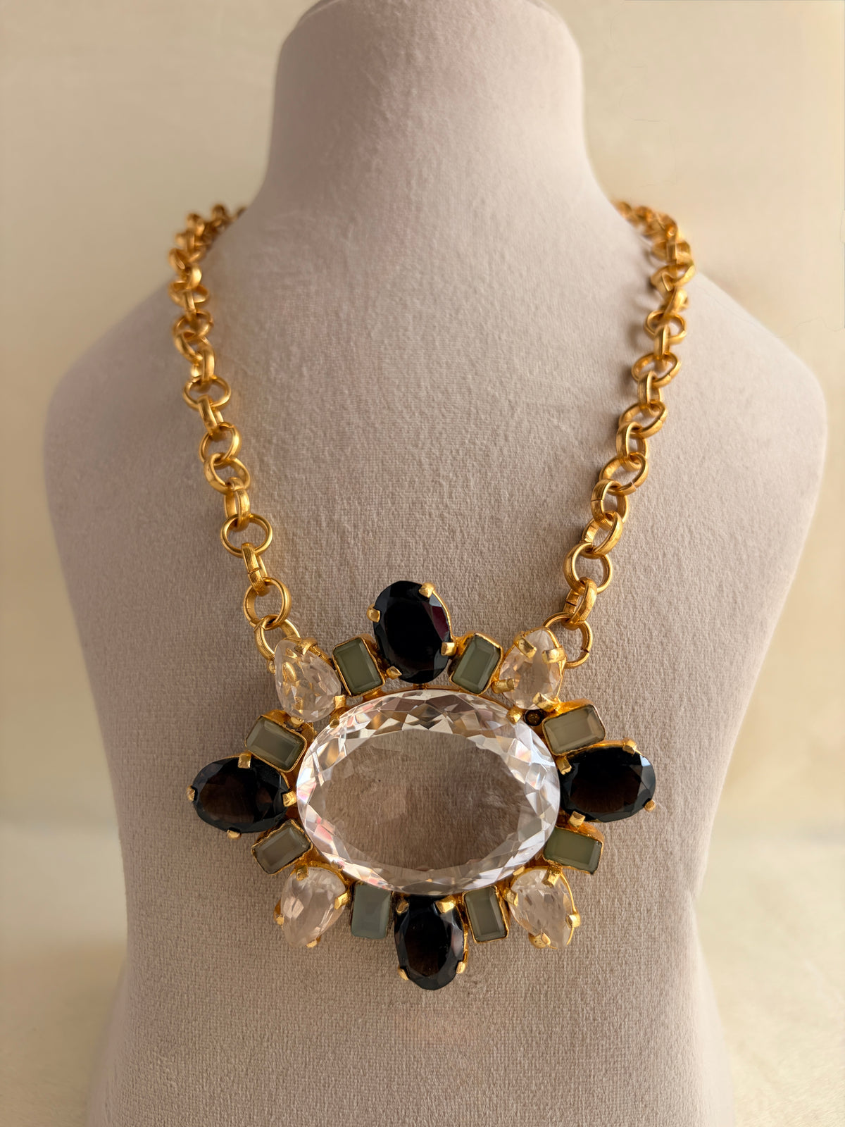 MULTY STONE PENDENT WITH CHAIN EEN0137