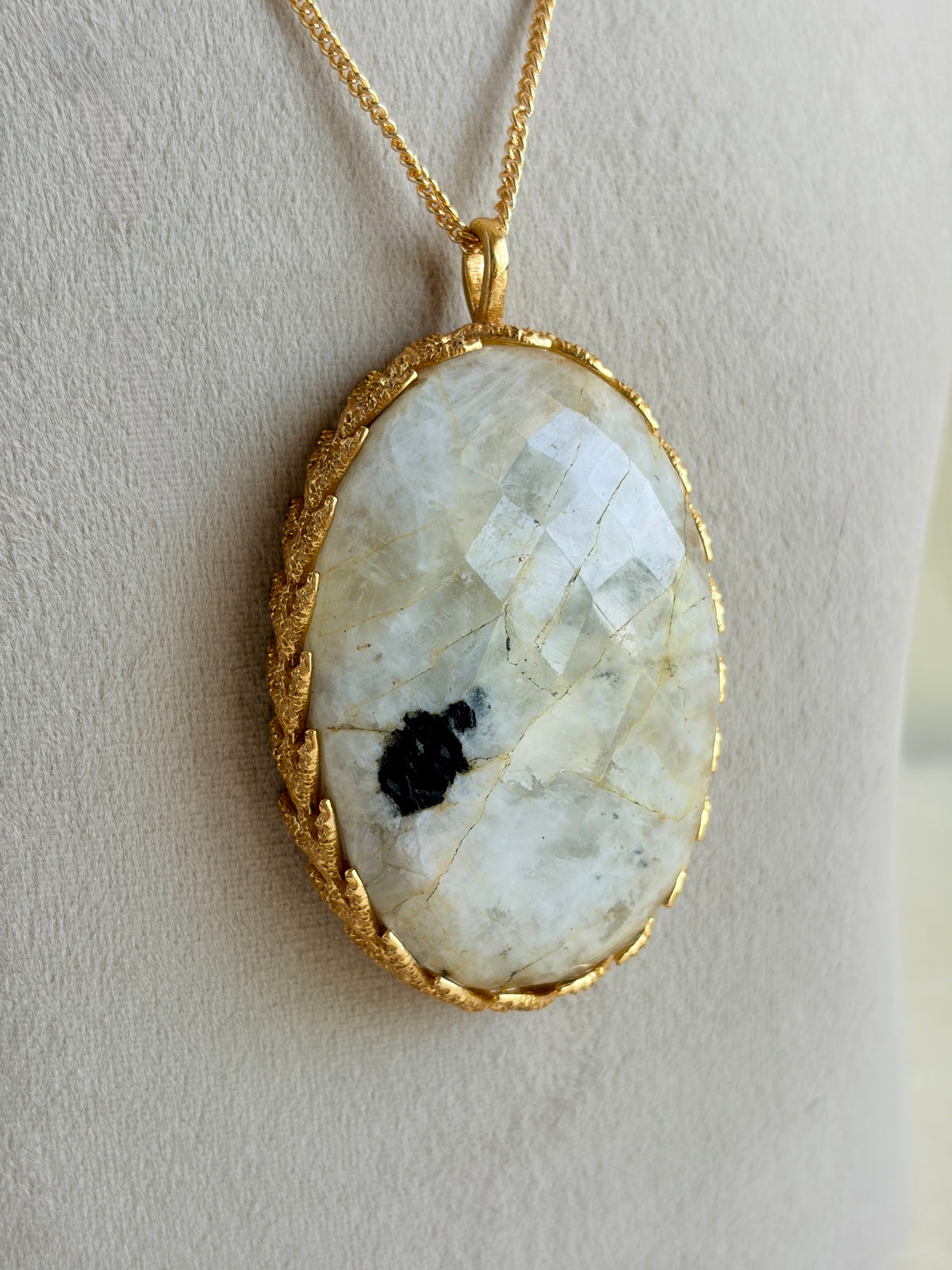 CHAKER CUT BIG GEMSTONE PENDANT EEN0160