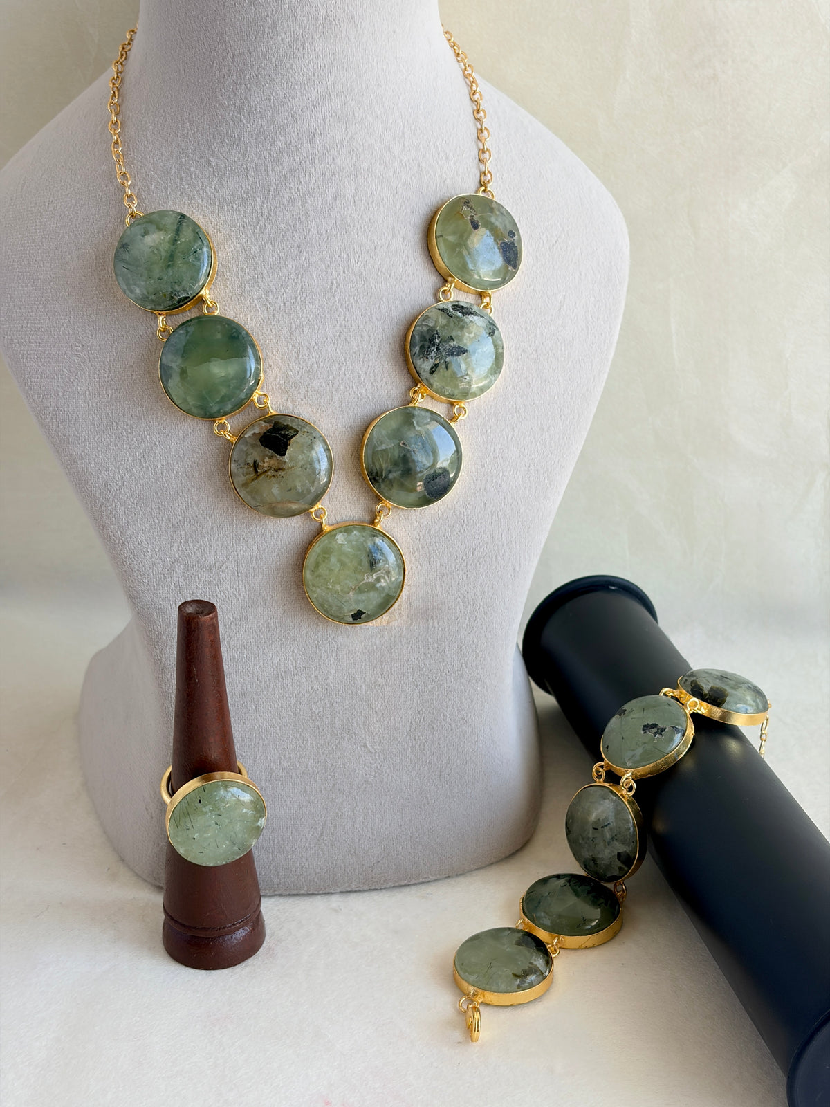PREHNITE CAB STONE NECKLACE SET EEN0162