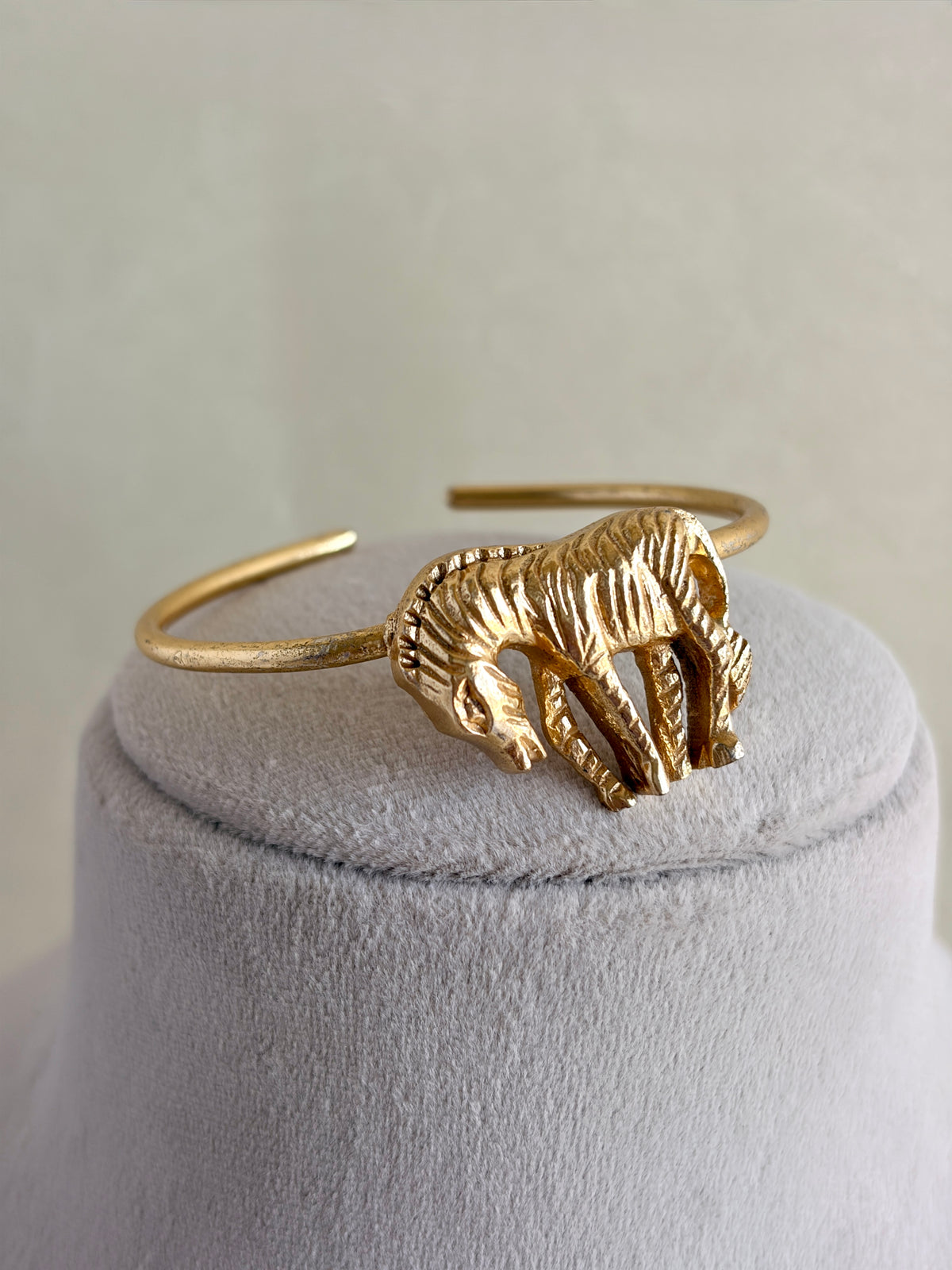 NIKAL FREE GOLD PLATED WILDLIFE CUFF WHOLESALE 10 PC WBG0005