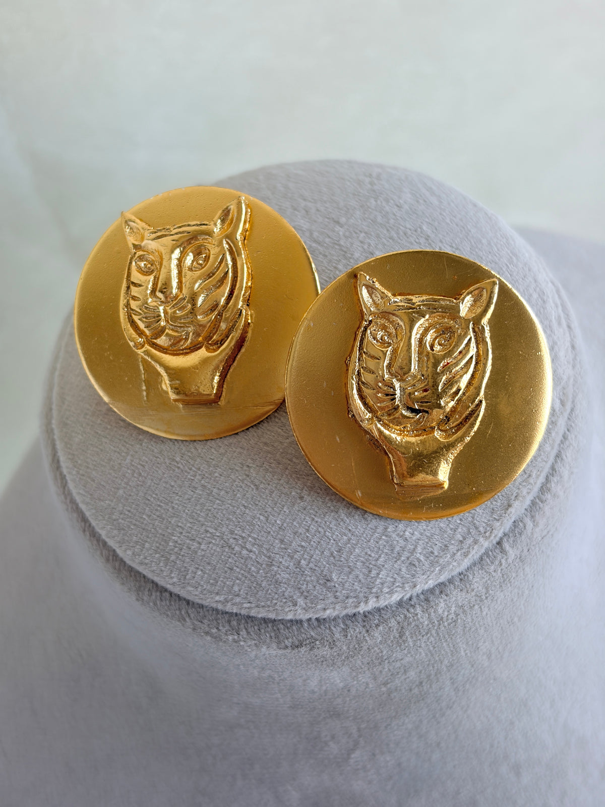 NIKAL FREE GOLD PLATED WILDLIFE EARRING  WHOLESALE 10 WEG0006