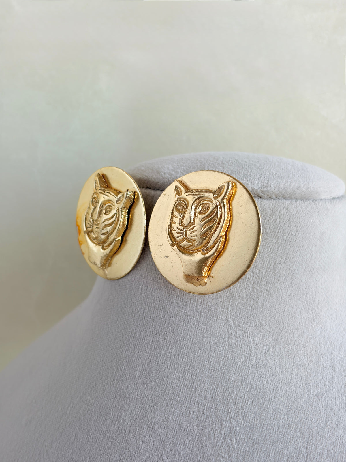NIKAL FREE GOLD PLATED WILDLIFE EARRING  WHOLESALE 10 WEG0010